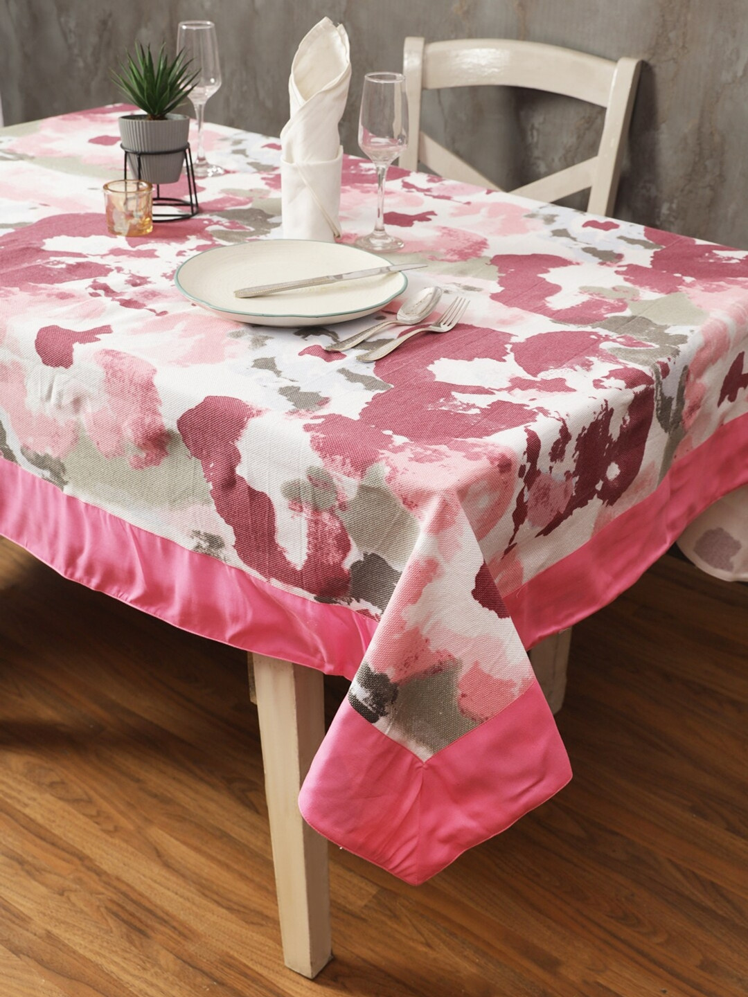 Soumya Fuchsia Floral Printed 6-Seater Table Cover