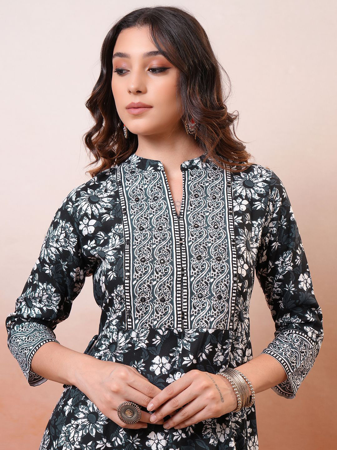 Vishudh Women Floral Embroidered Fit & Flare Maxi Dress
