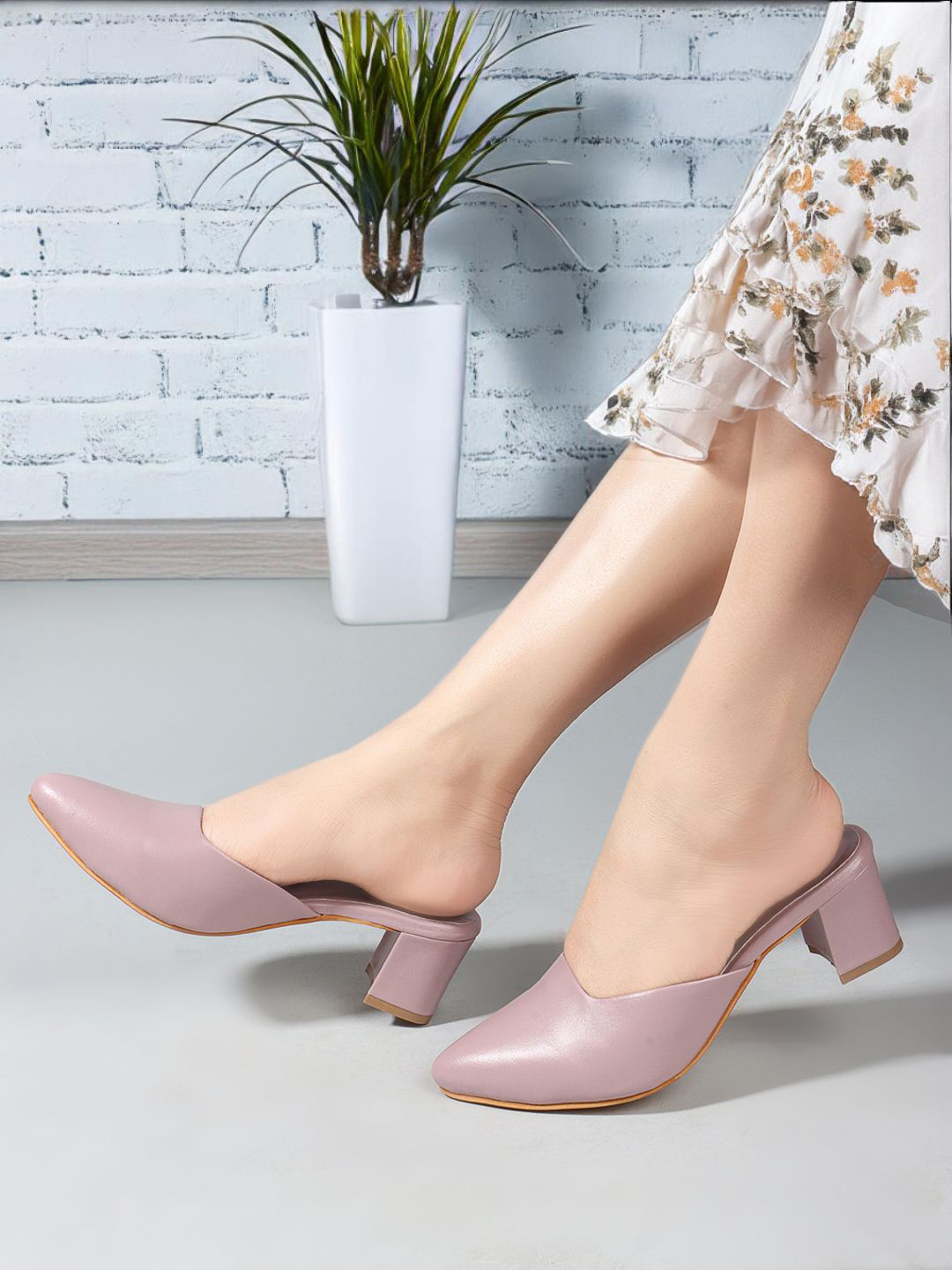 Mast & Harbour Pointed Toe Solid Block Mules
