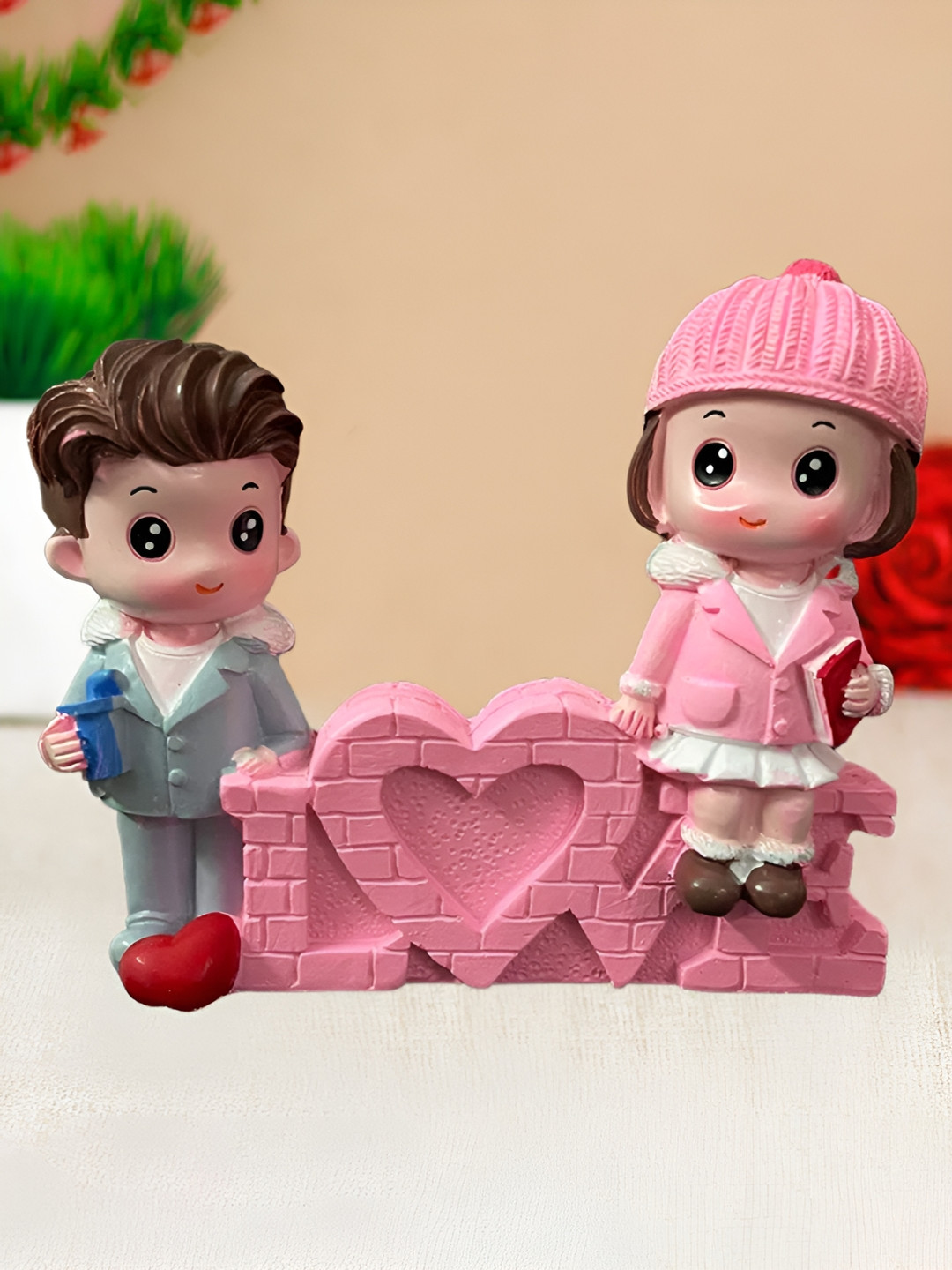 Giftii Cute Couple in Love Pink Polyresin Matte Living Room Tiny Showpiece - 5.9 Inches