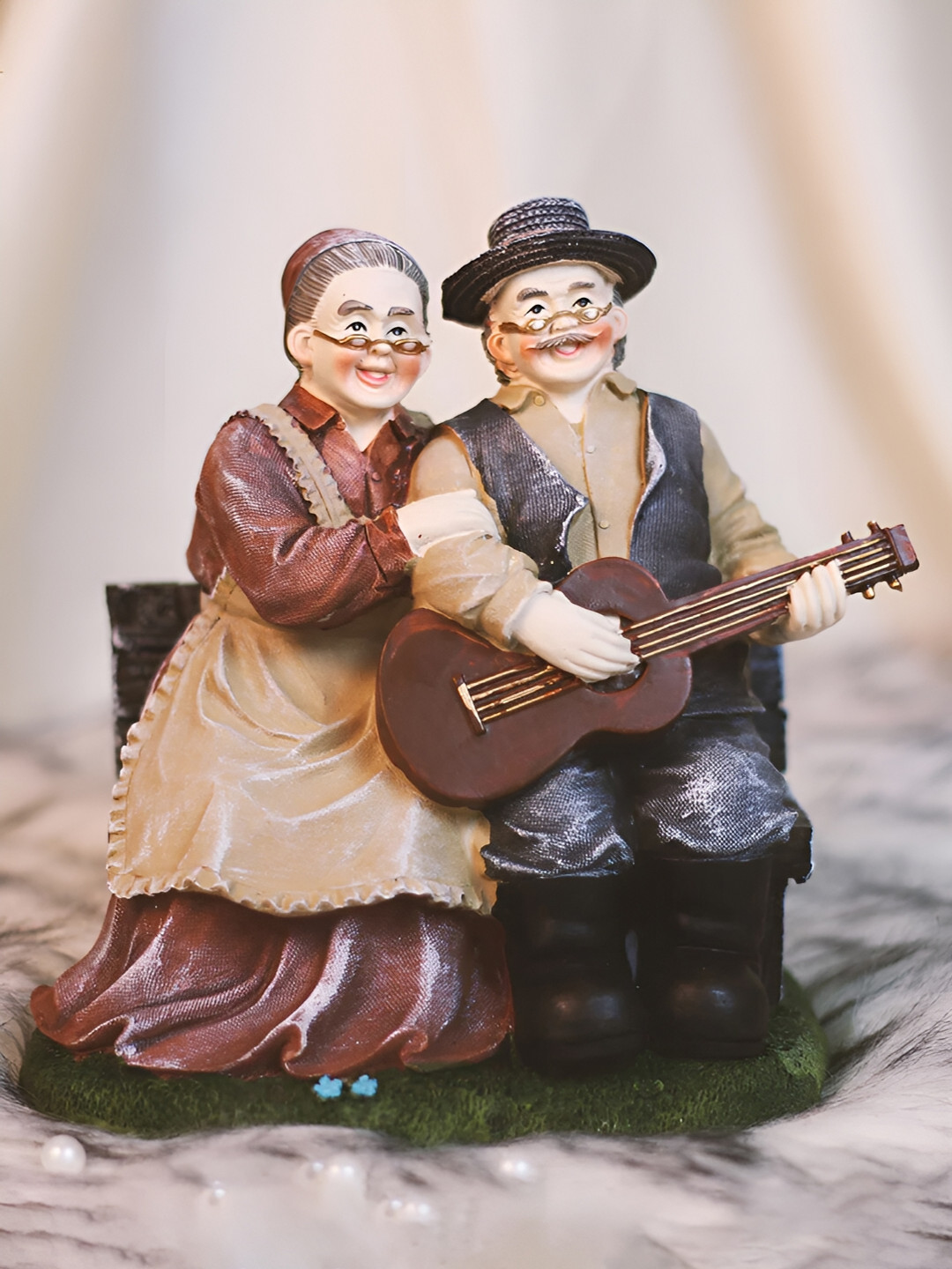 Giftii Old Couple with Guitar Brown Polyresin Glossy Living Room Small Showpiece - 5.1 Inches
