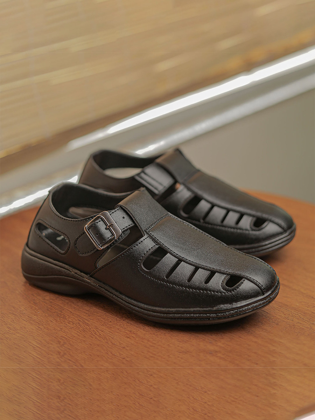 Inblu Men Ethnic Fisherman Sandals