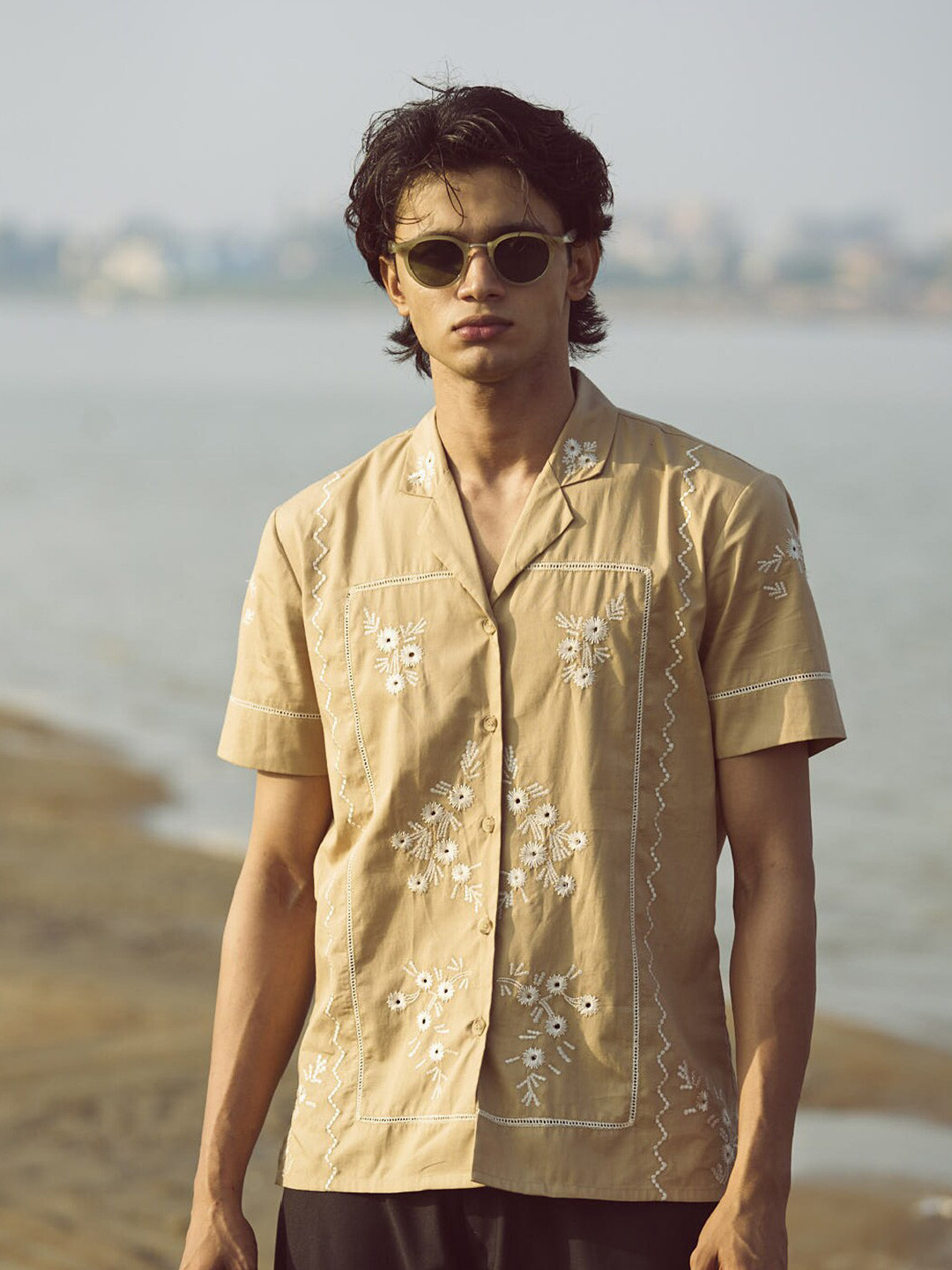 Dash and Dot Men Regular Fit Relaxed Floral Embroidered Opaque Casual Shirt