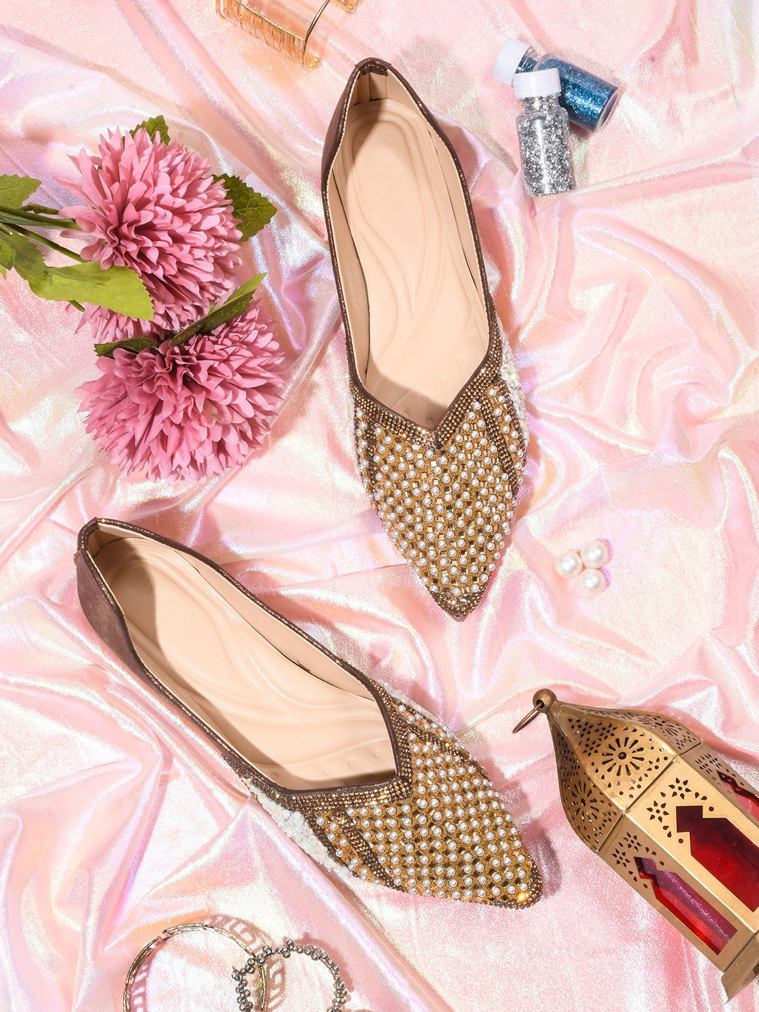 Try Me Women Embellished Ethnic Mojaris