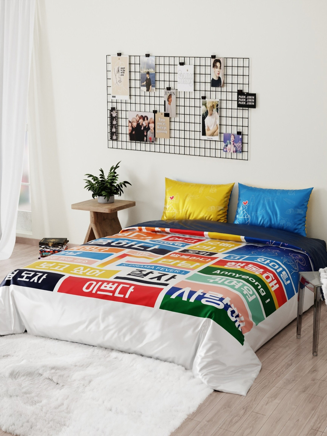 QuirkLoom White & Blue Geometric Other 4 Piece Double Regular Bedding Set