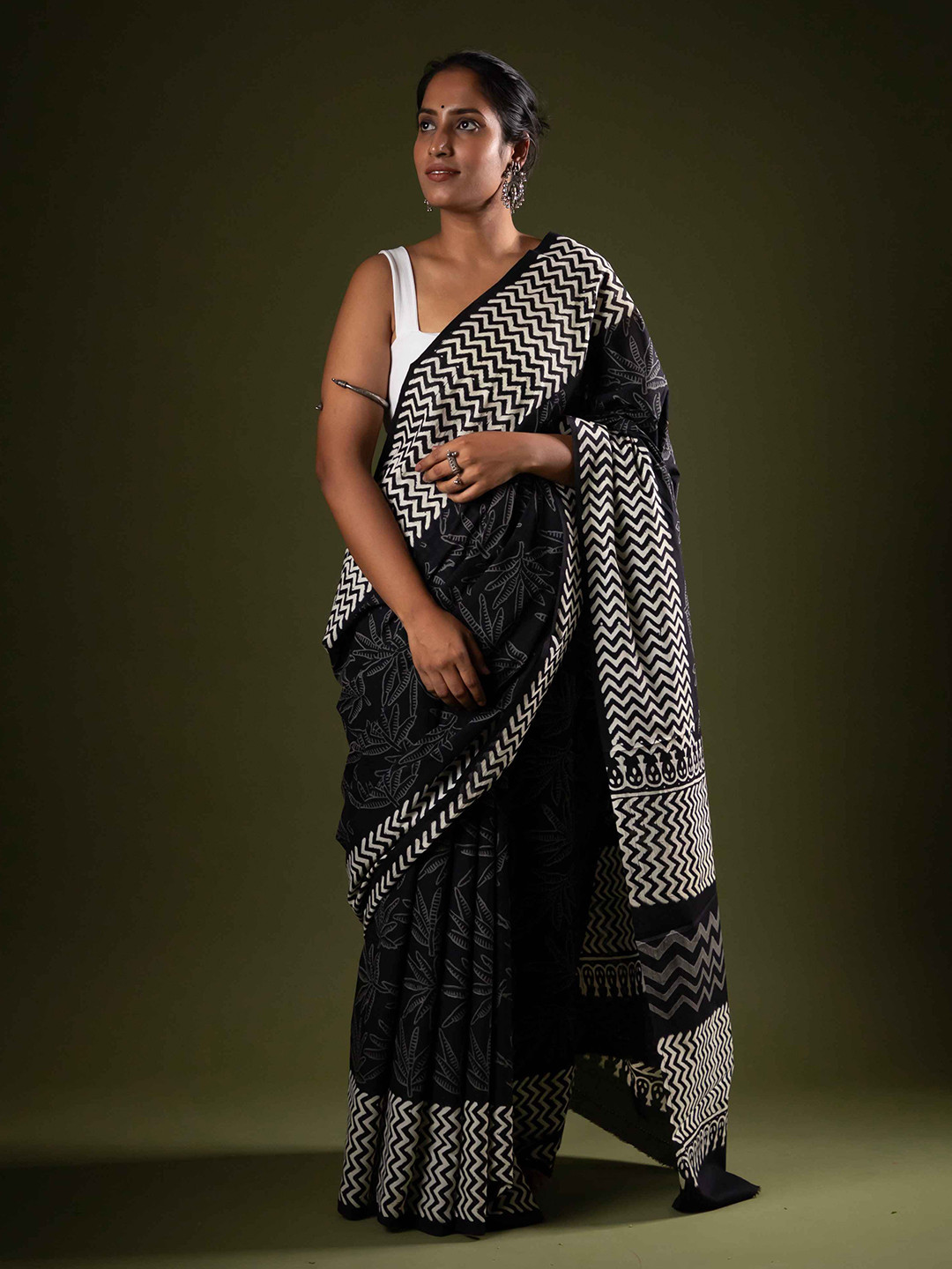 De Loom Ethnic Motifs Pure Cotton Block Print Saree With Blouse Piece