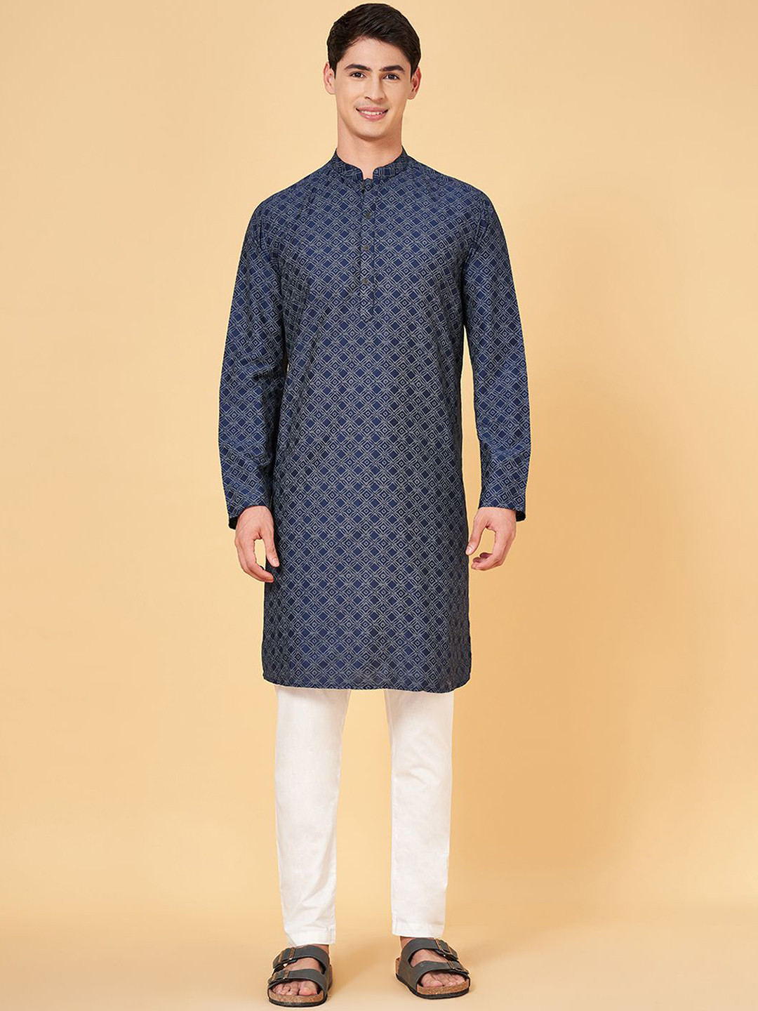 indus route by Pantaloons Men Geometric Thread Work Kurta
