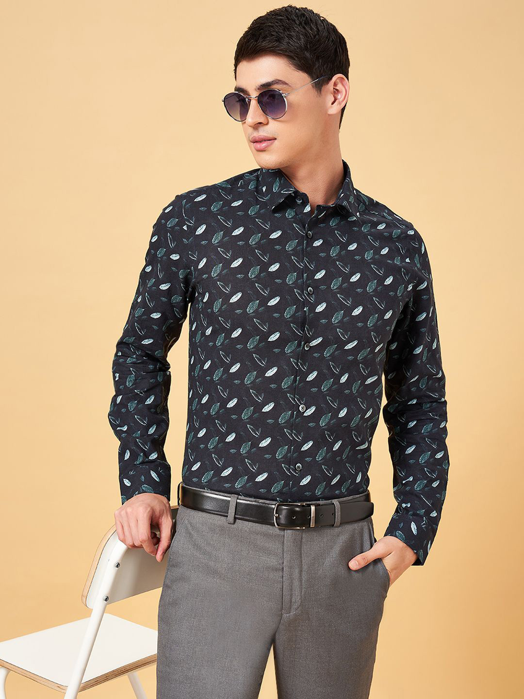 Peregrine by Pantaloons Men Slim Fit Conversational Printed Party Shirt