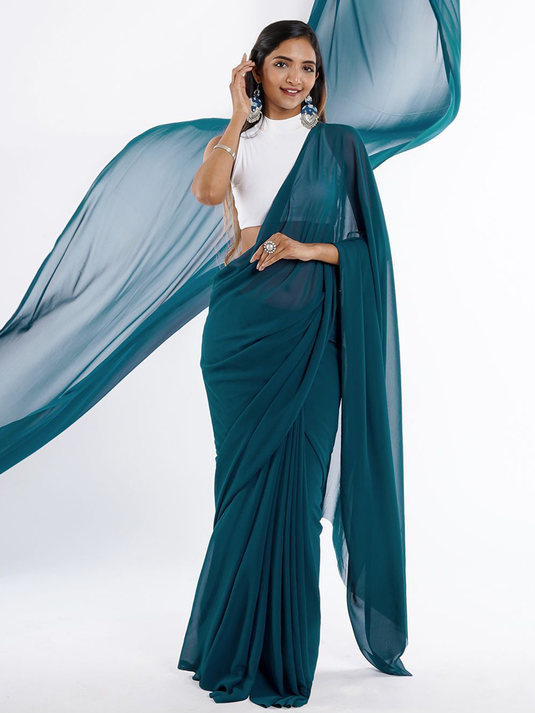 TEEJH Solid Saree With Blouse Piece