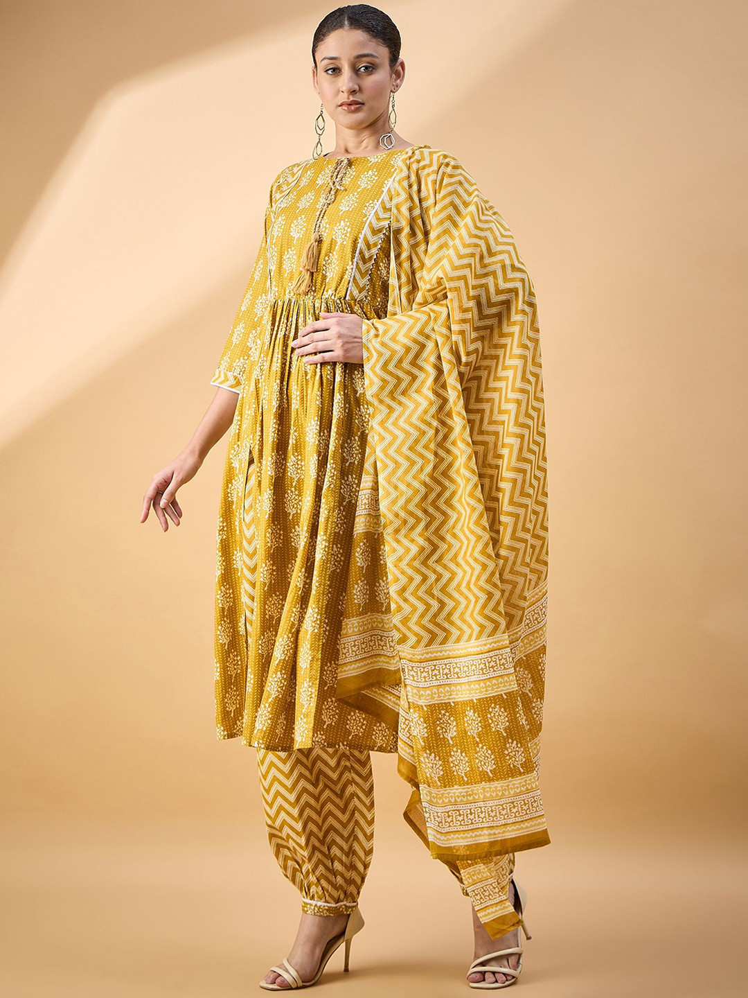Deewa Women Floral Printed Pleated Pure Cotton Kurta with Patiala & With Dupatta