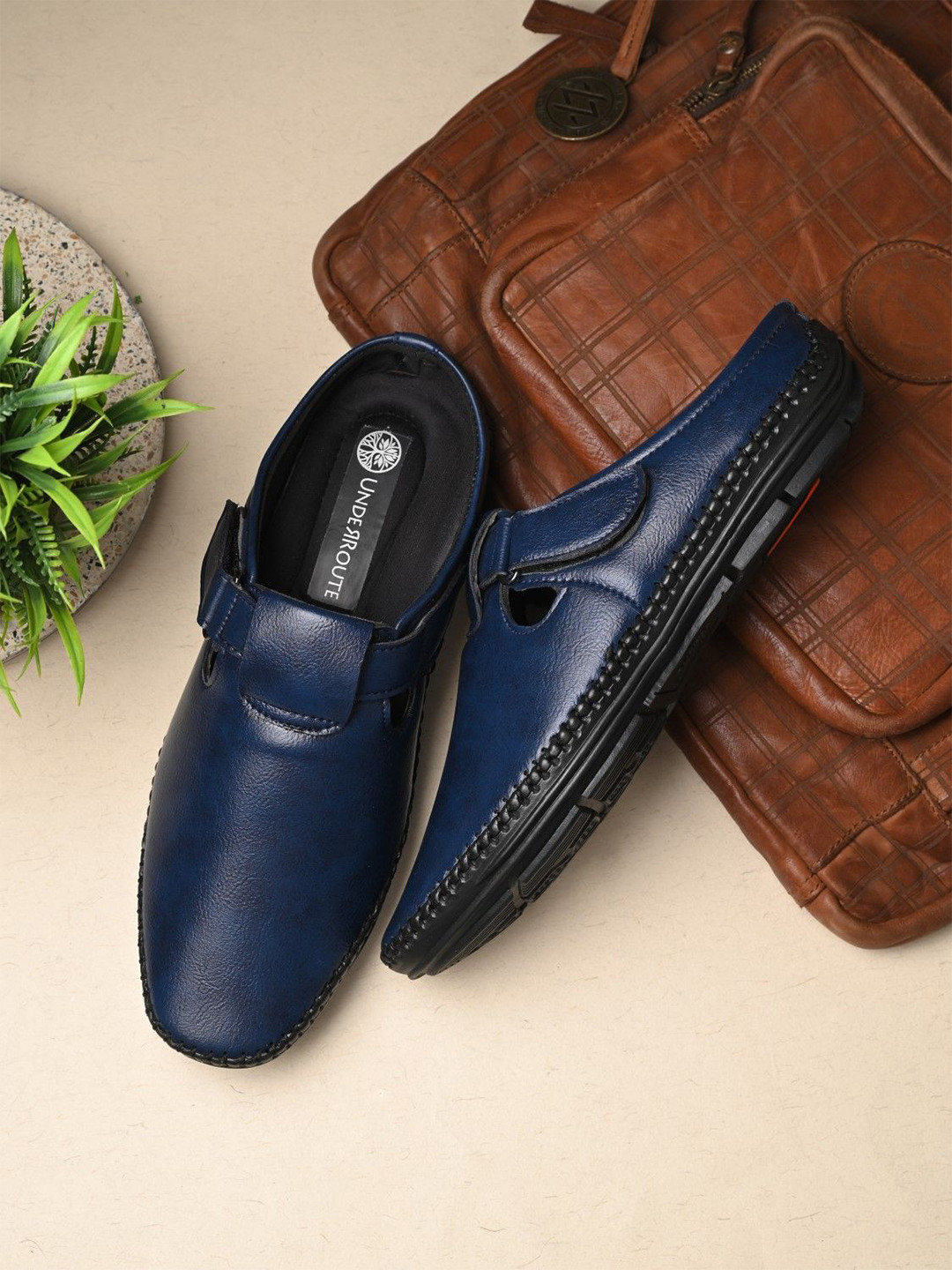 UNDERROUTE Men Ethnic Comfort Sandals