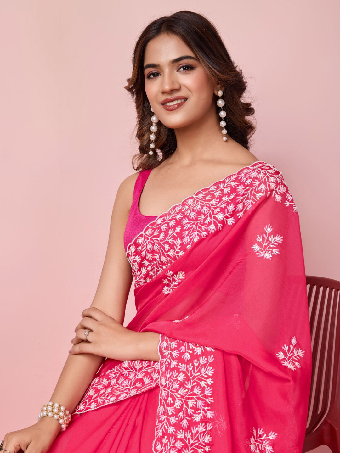 VAIRAGEE Floral Sequinned Organza Saree