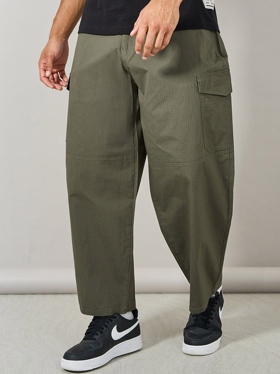 Styli Men Mid Rise Balloon Fit Rip Stop Cargo Trouser With Big Patch Pocket Detail