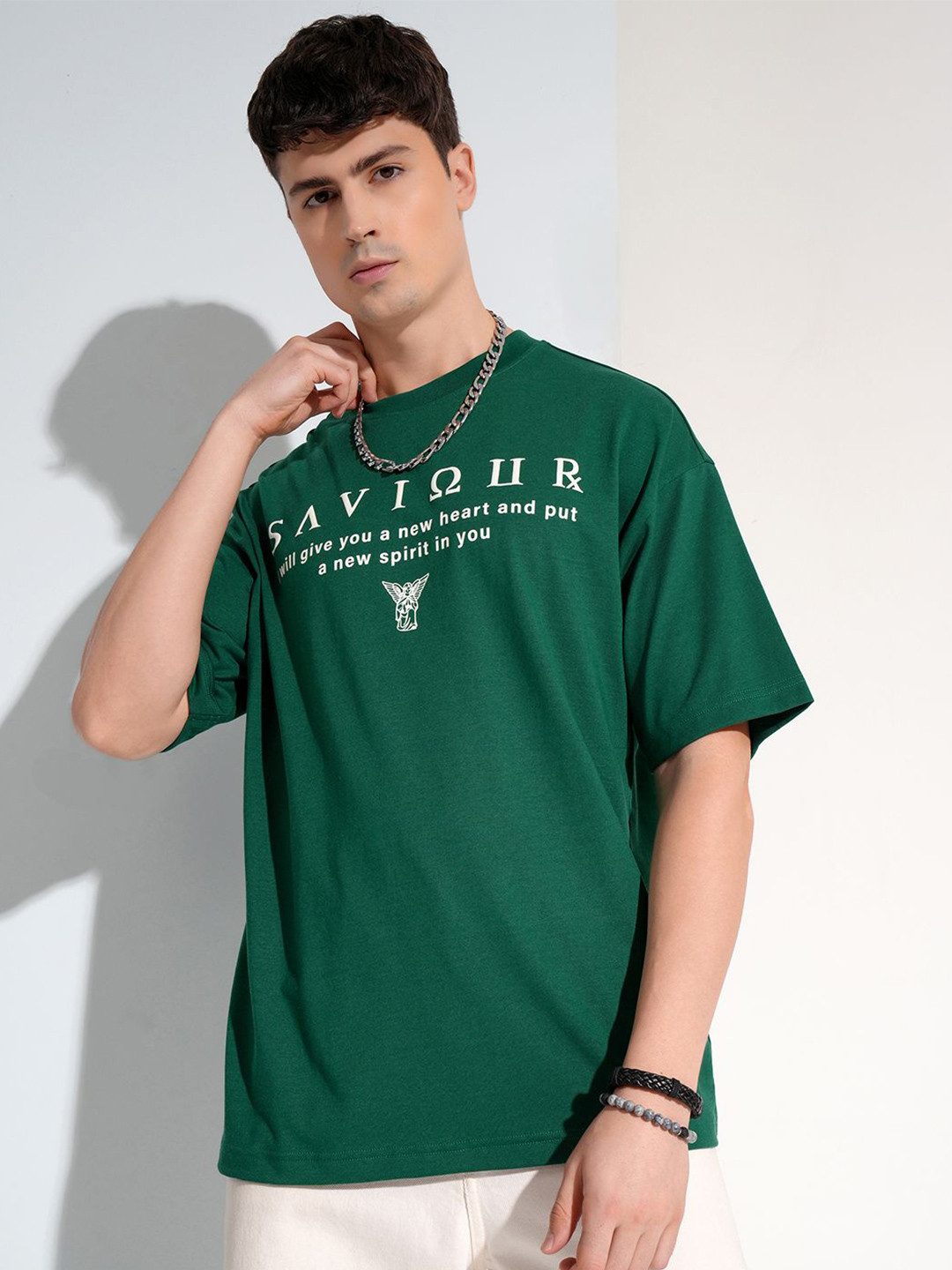 HIGHLANDER Men Typography Printed V-Neck Monochrome Applique T-shirt