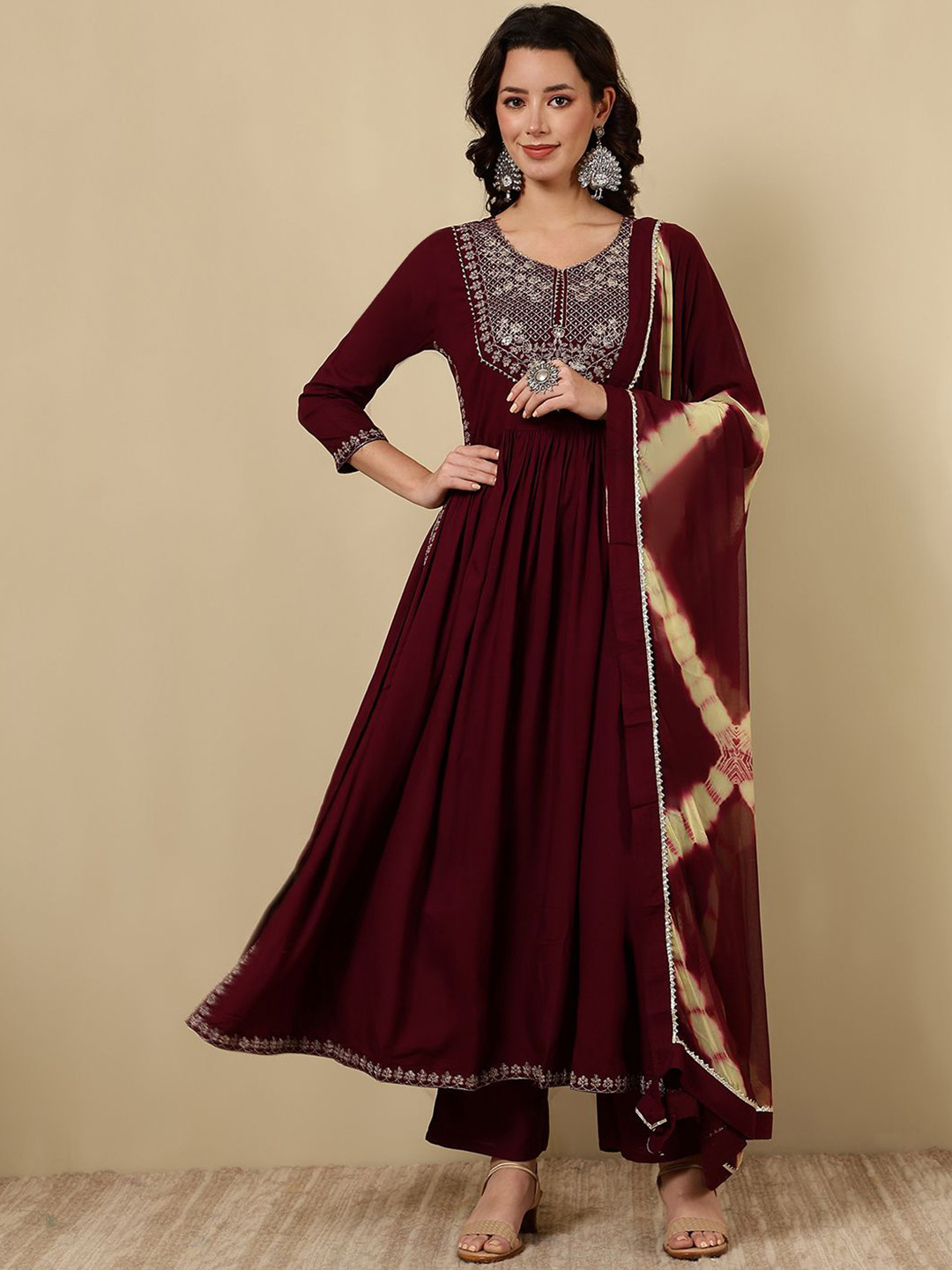 GLAM ROOTS Women Floral Printed Empire Thread Work Kurta with Trousers & Dupatta