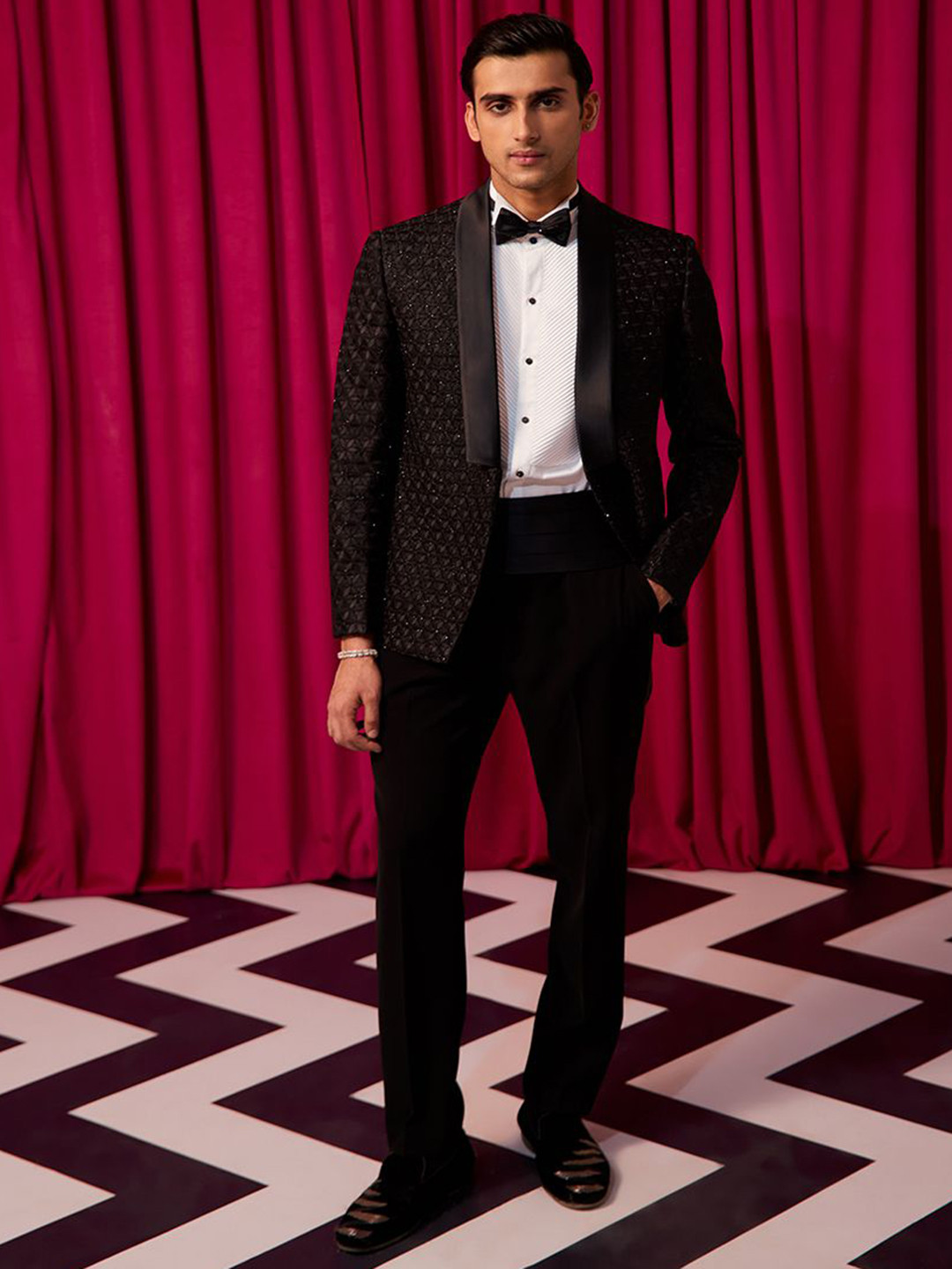 CONTRAST BY PARTH Men Embellished Tuxedo Five-Piece Blazer and Trousers Formal Suit