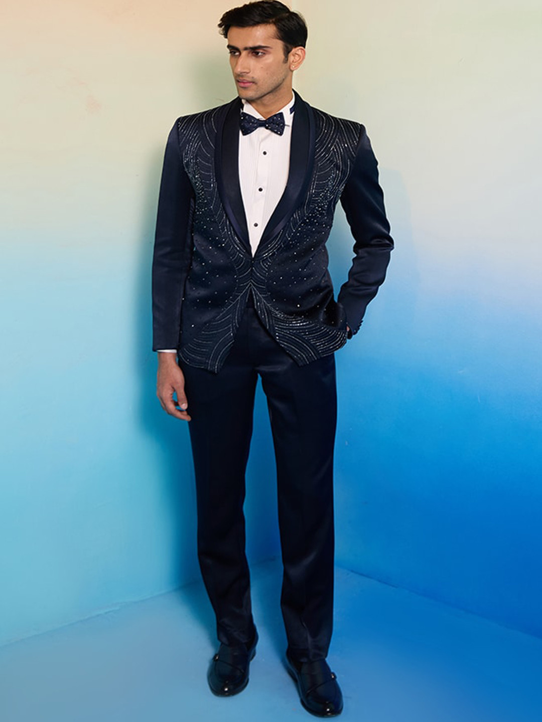 CONTRAST BY PARTH Men Embroidered Single-Breasted Four-Piece Formal Blazer and Trousers