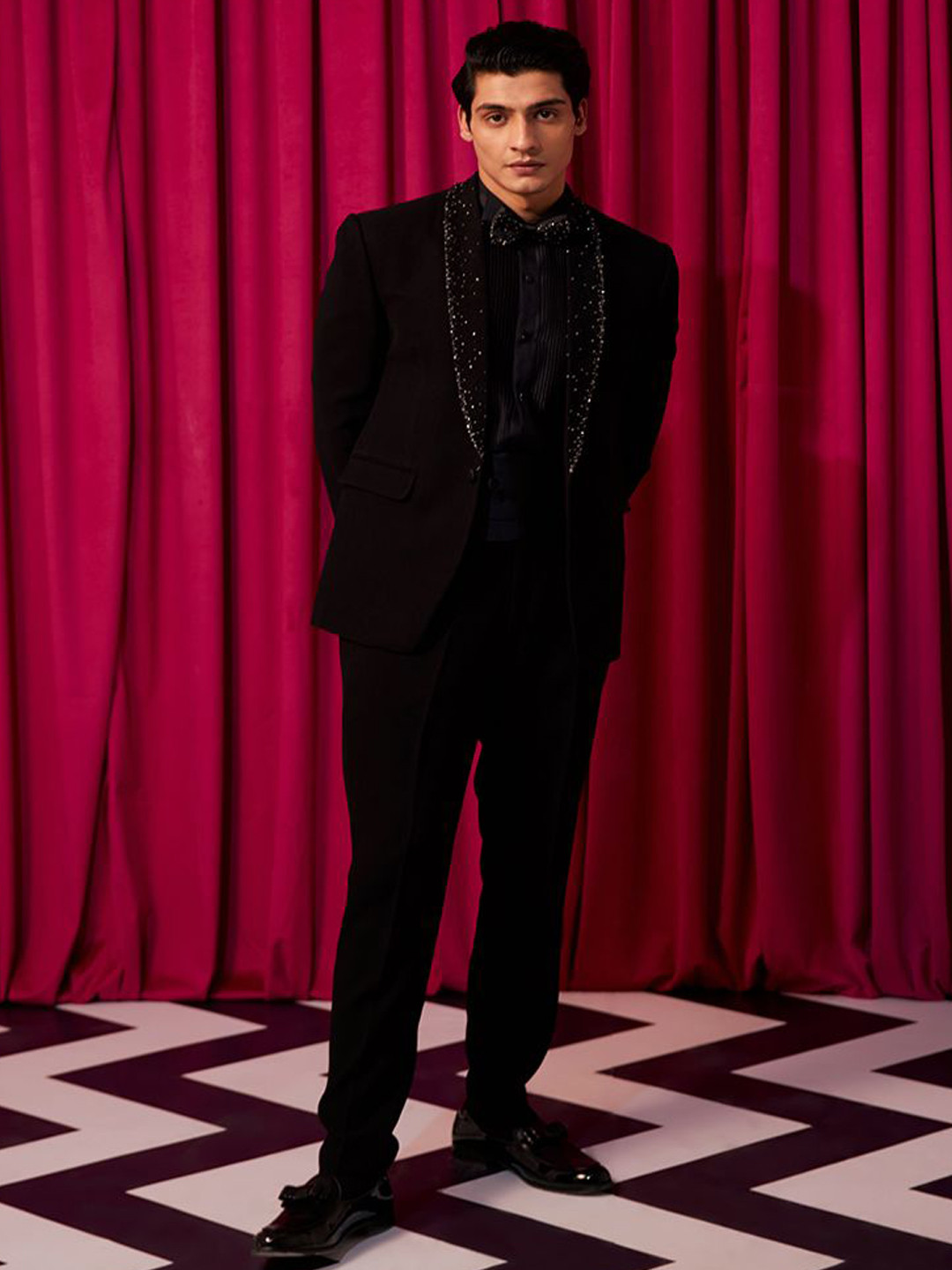CONTRAST BY PARTH Men Embroidered Single-Breasted Three-Piece Formal Suit