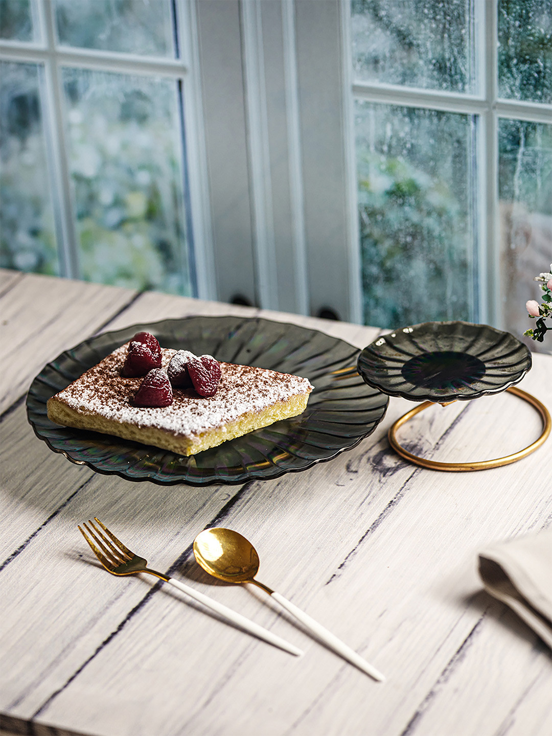 Troveas Black Glass Duo Cake Stand