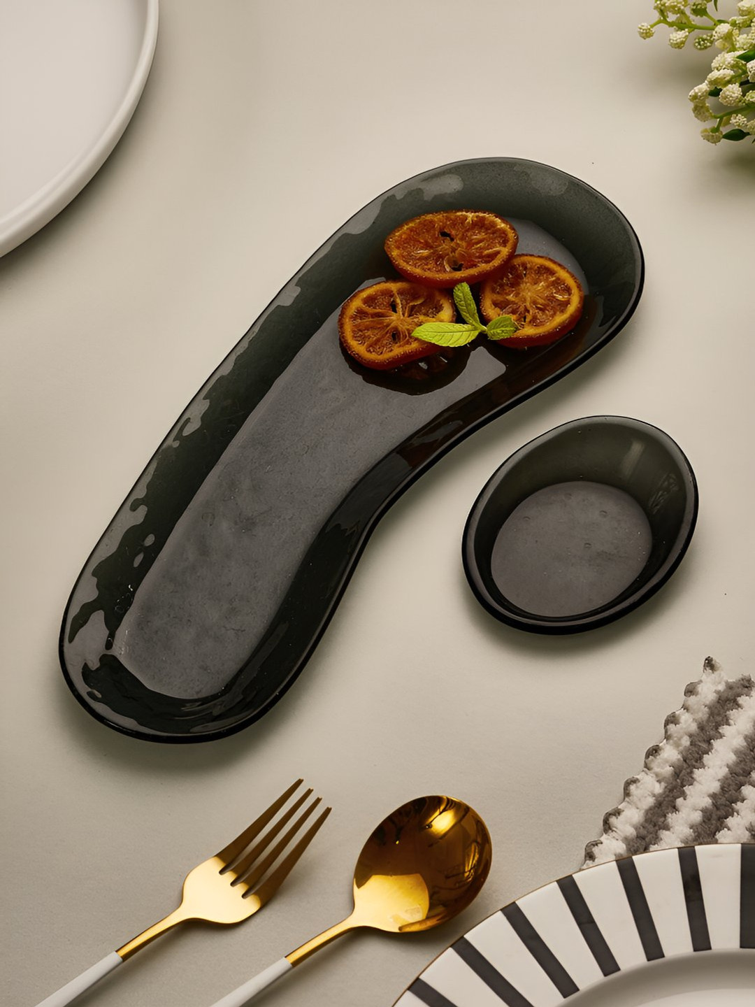 Troveas Black Textured Glass Brinjal Chip Dip Delight Food Platter