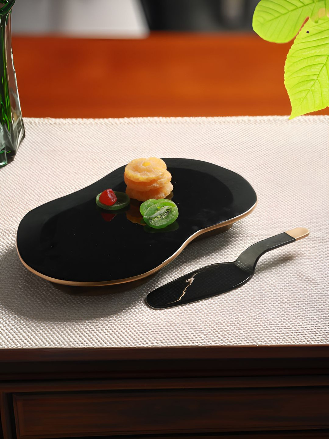 Troveas Black & Gold Pebble Big Platter