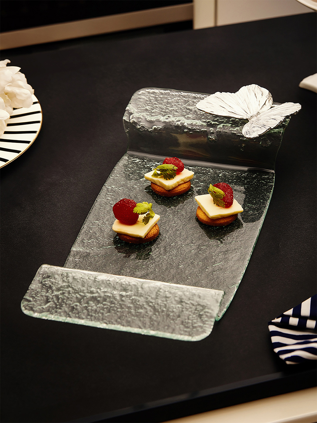 Troveas Transparent Glass Serving Platter
