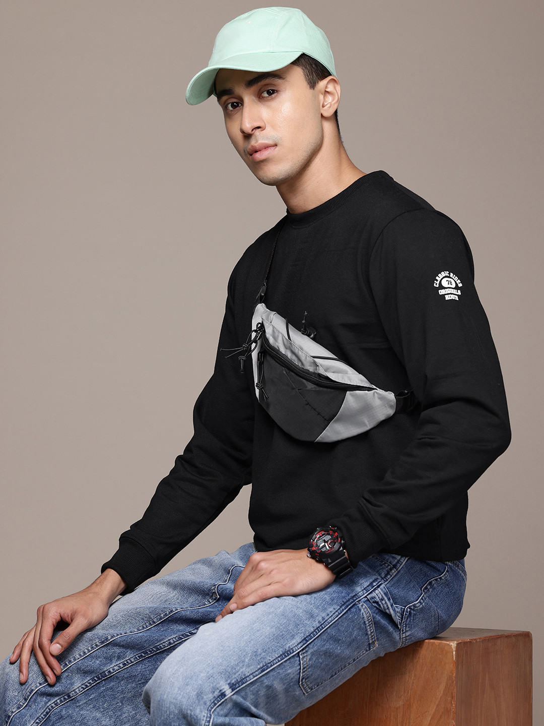 The Roadster Lifestyle Co. Men Solid Sweatshirt