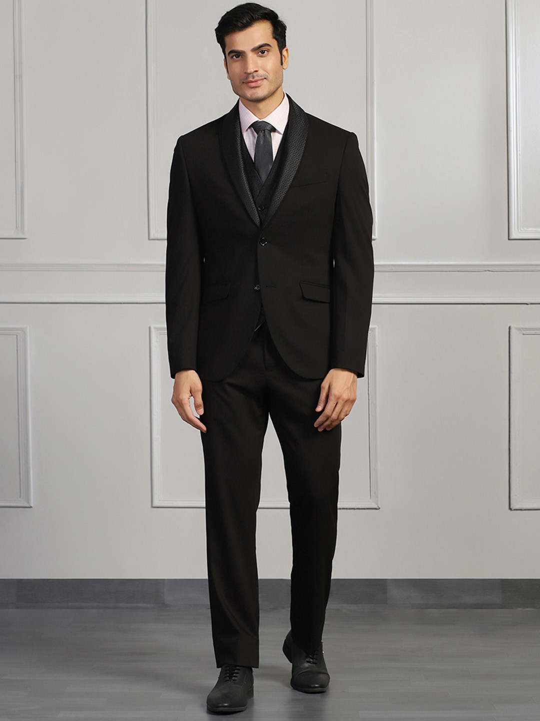 Blackberrys Shawl Collar Single-Breasted 4-Piece Slim Fit Suits