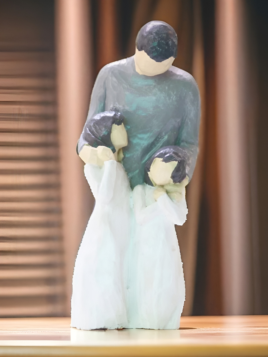 bettergiftflowers Father with 2 Daughters Grey Polyresin Glossy Living Room Small Showpiece - 7.8 Inches