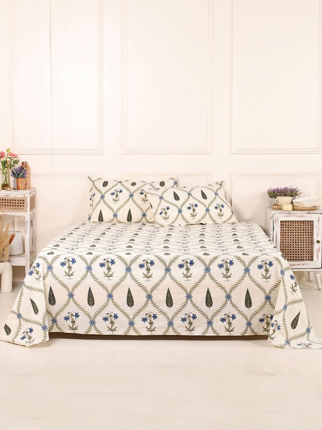 Peepul Tree Blue Floral Cotton 240 TC King Bedsheet with 2 Pillow Covers-90 x 108 inches