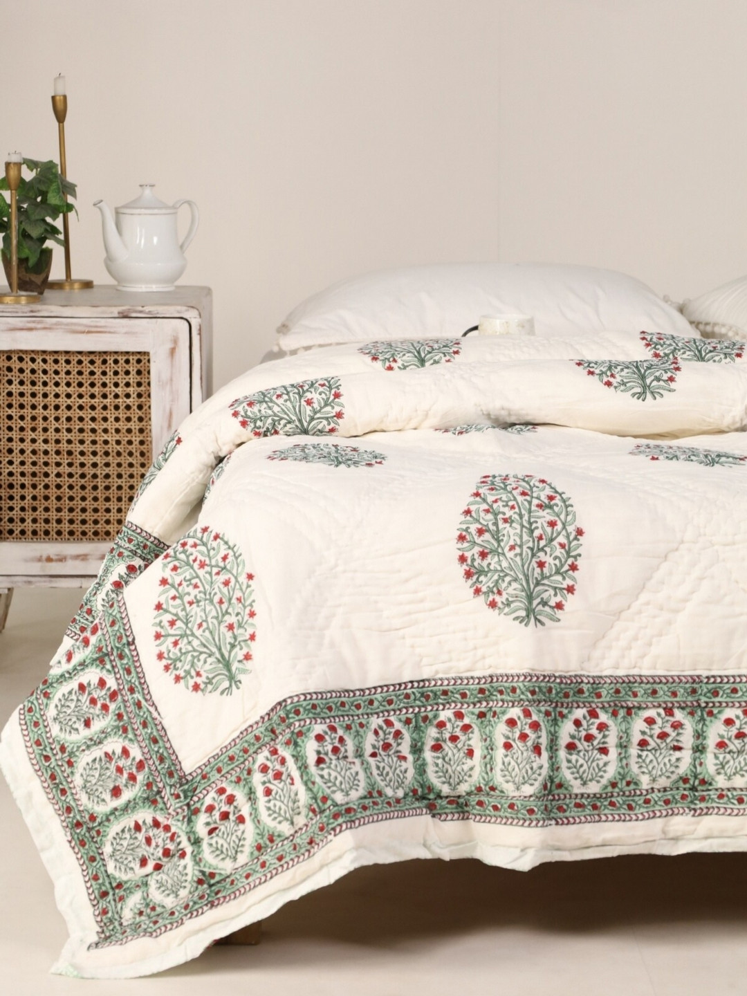 Peepul Tree White & Green Ethnic Motifs Cotton AC Room 300 GSM Single Bed Quilt