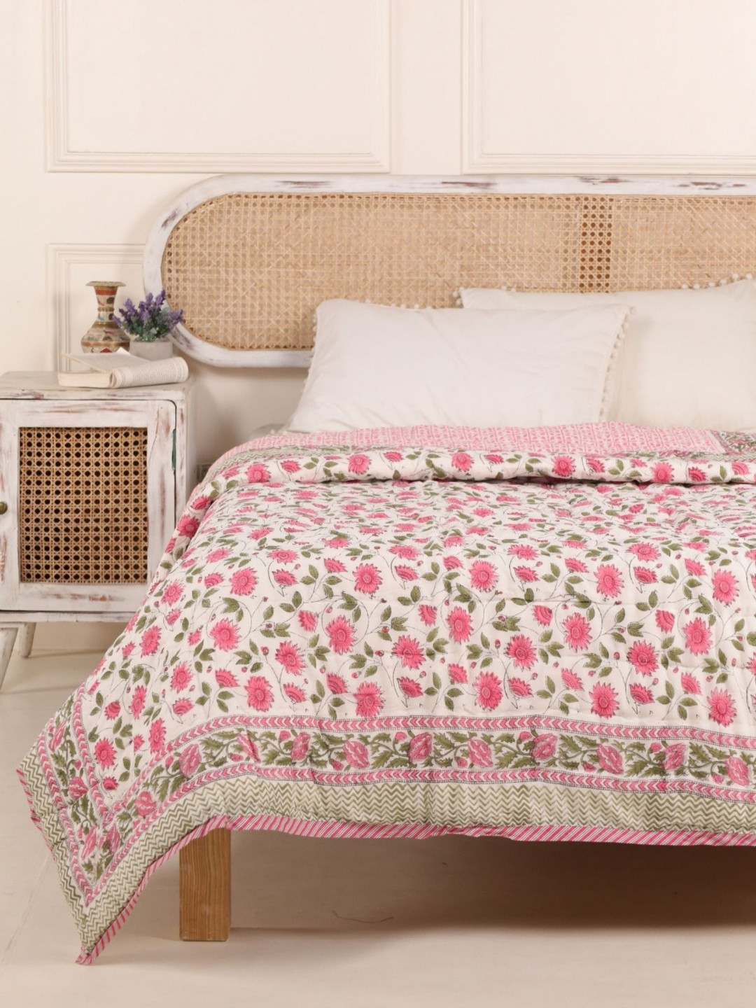 Peepul Tree White & Pink Floral Reversible Cotton AC Room 300 GSM Single Bed Quilt
