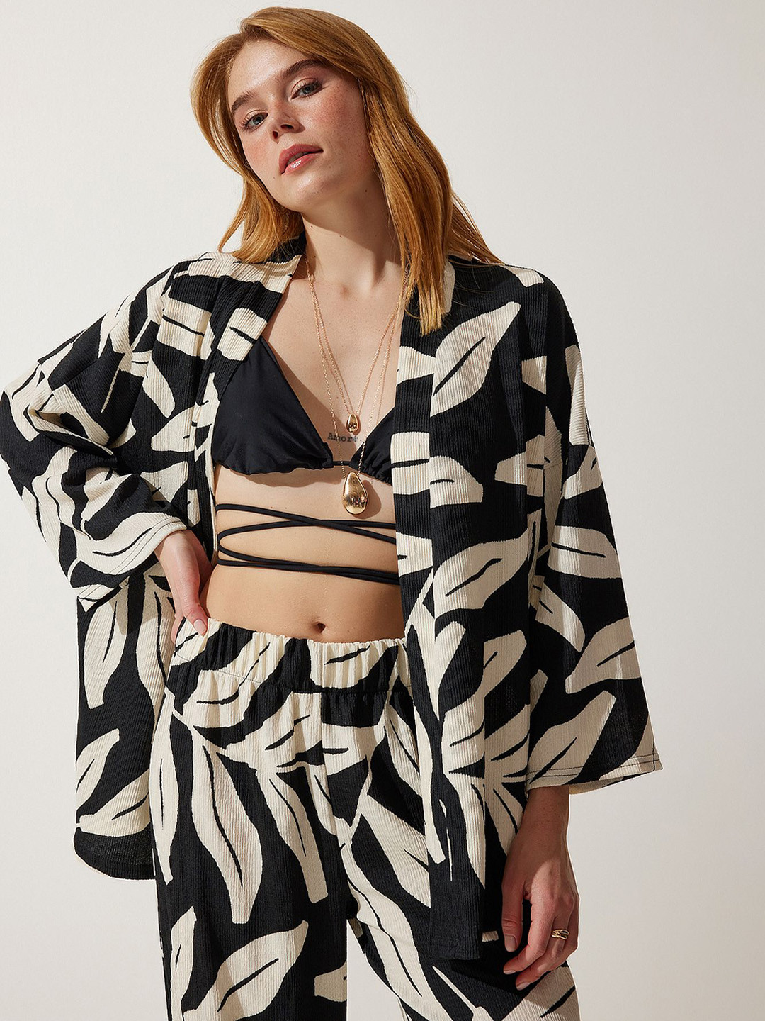 Happiness istanbul Tropical Self Design V Neck Long Sleeves Coat With Straight Trouser