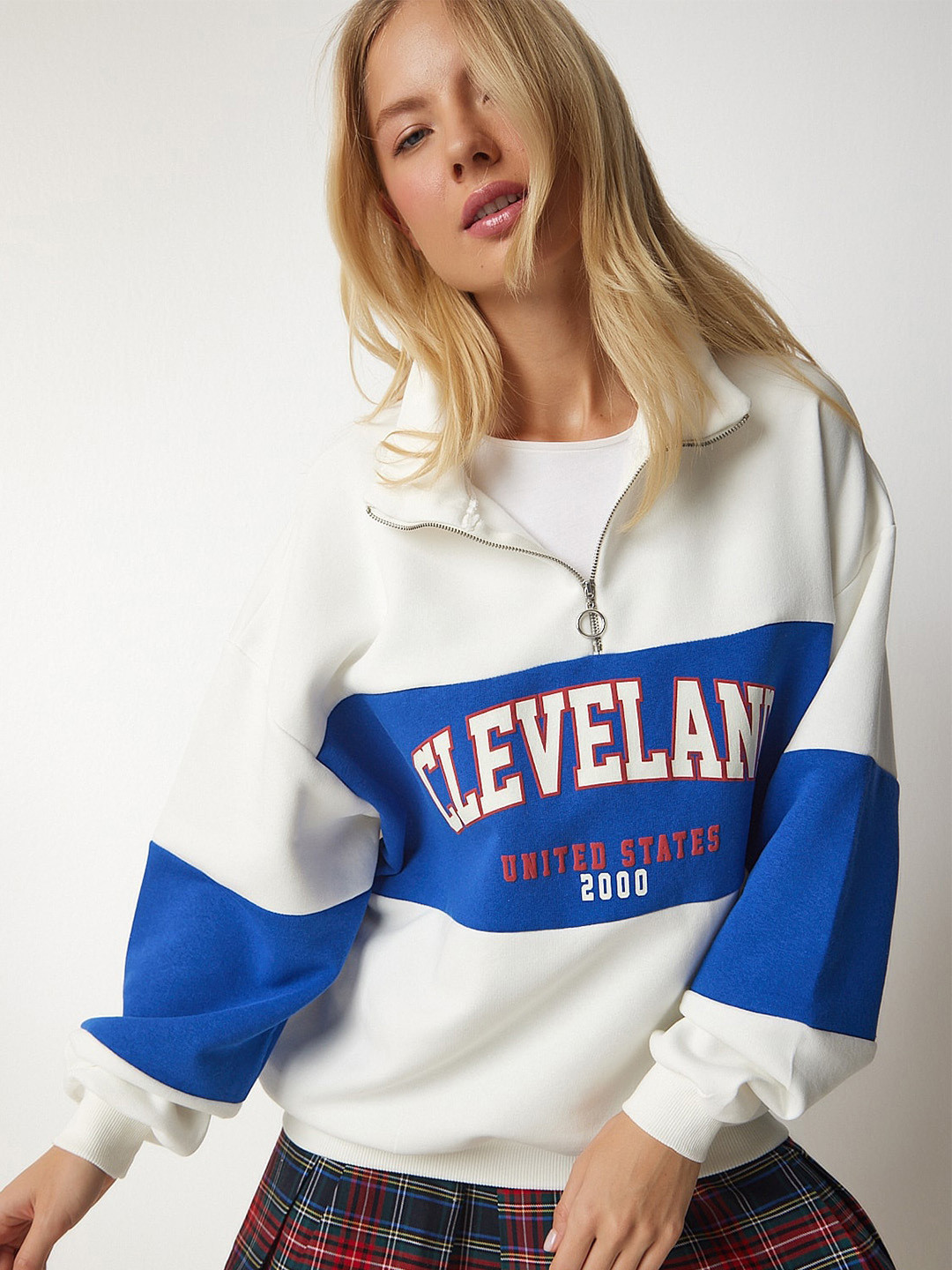 Happiness istanbul Mock Neck Long Sleeves Printed Pullover Sweatshirt