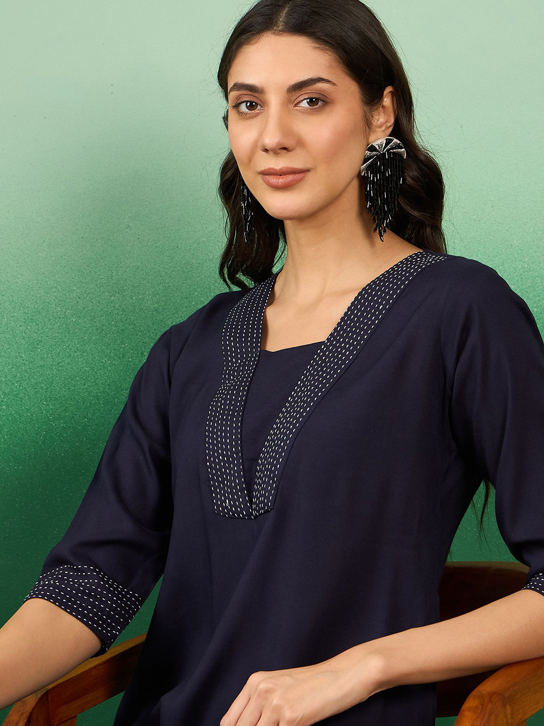 Sangria Navy Blue V-Neck Thread Worked Straight Kurta