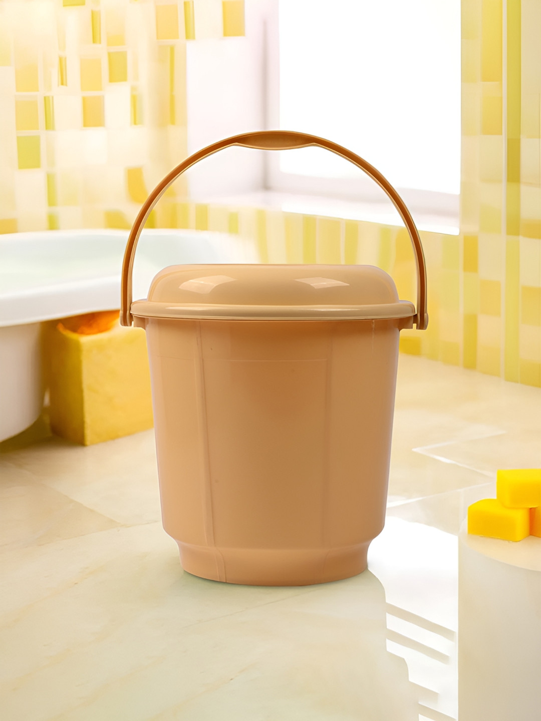 Kuber Industries Cream-Coloured Bucket With Lid 18 L