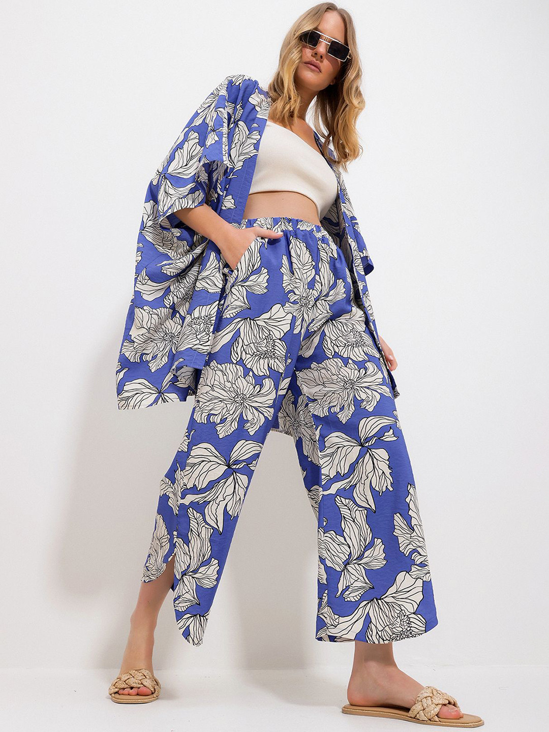 Trend Alacati stili Floral Printed Shawl Neck Extended Sleeves Casual Shirt With Trousers