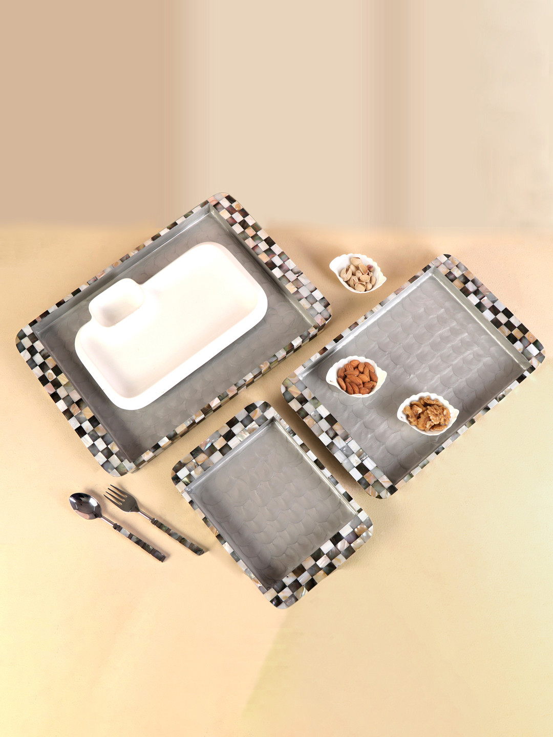 THE HOME CO. 3 Pcs Black & Grey Wood Serving Trays