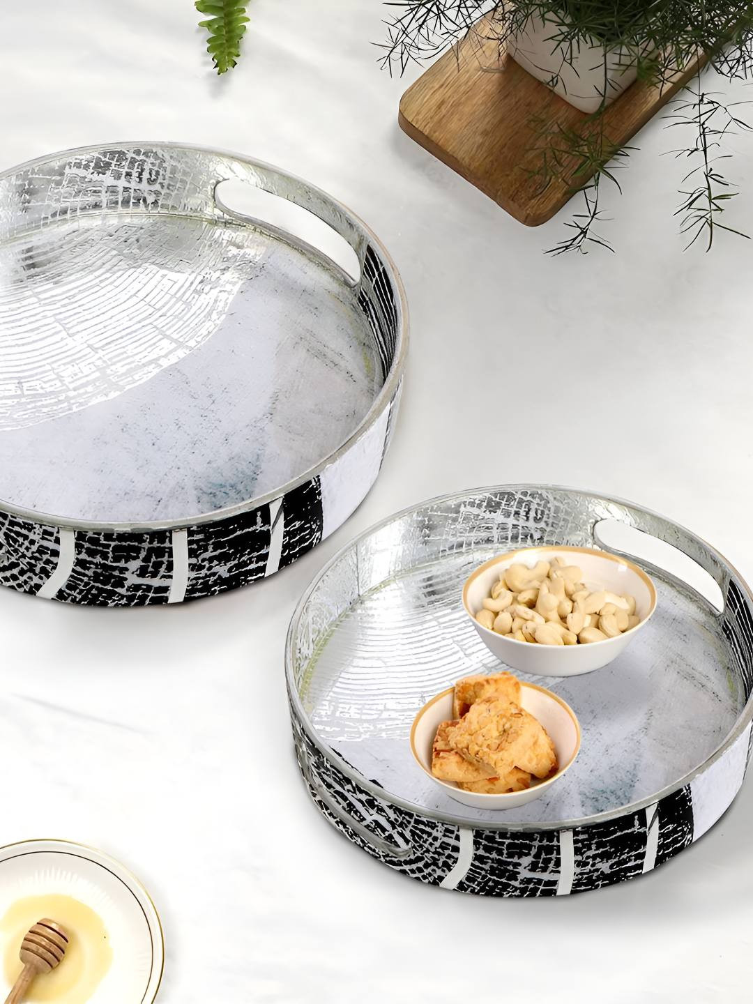 THE HOME CO. Grey & White 2 Pieces Printed Wooden Serving Tray