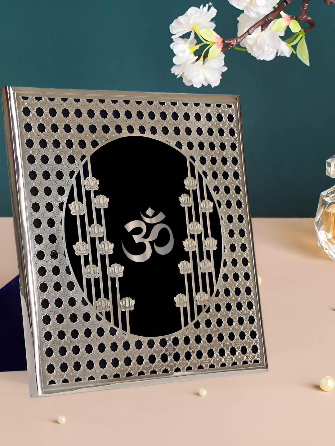 THE HOME CO. Silver Plated & Black Textured Metal Table Photo Frame