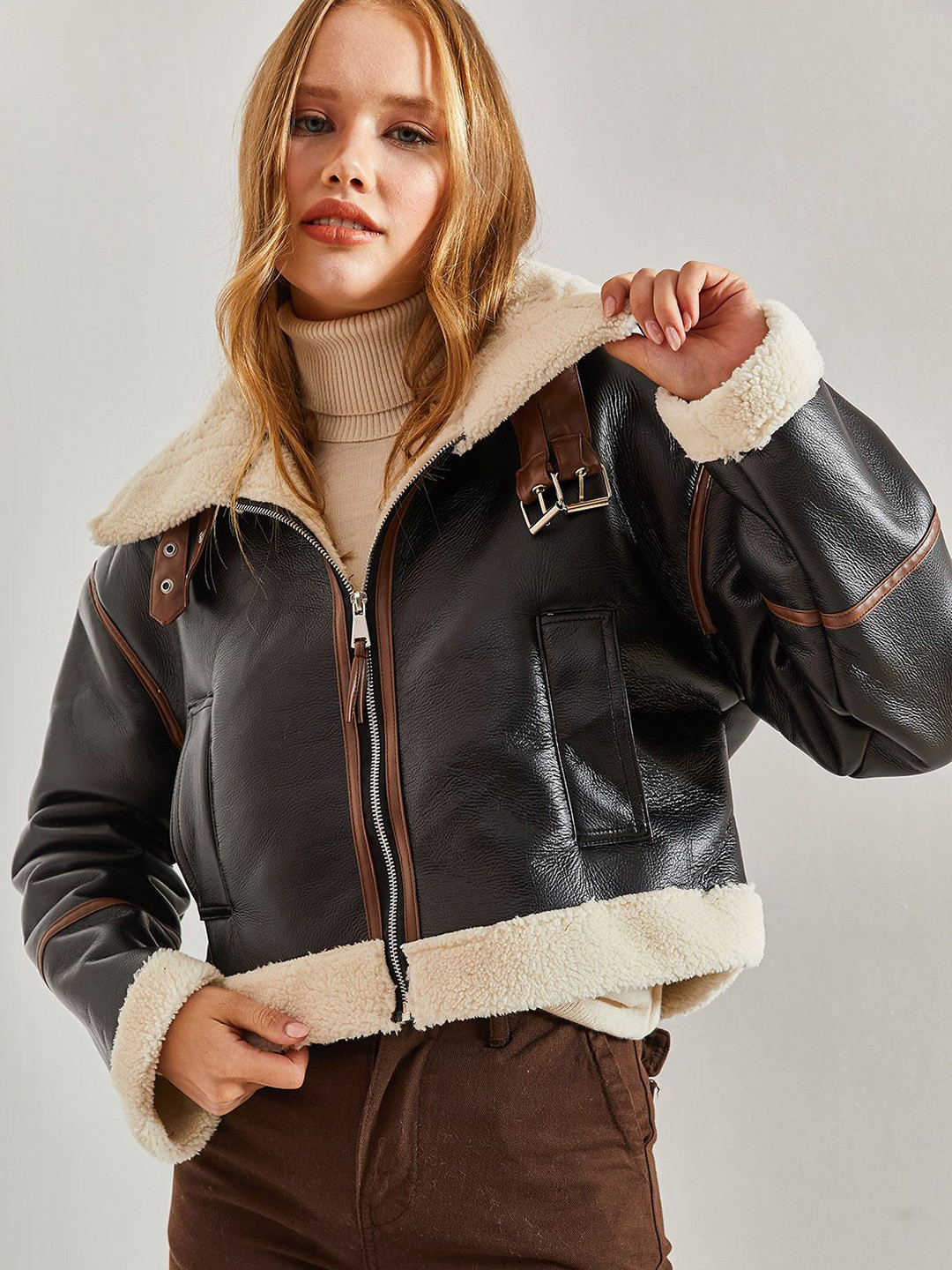 BIANCO LUCCI Colourblocked Spread Collar Long Sleeves Crop Biker Jacket