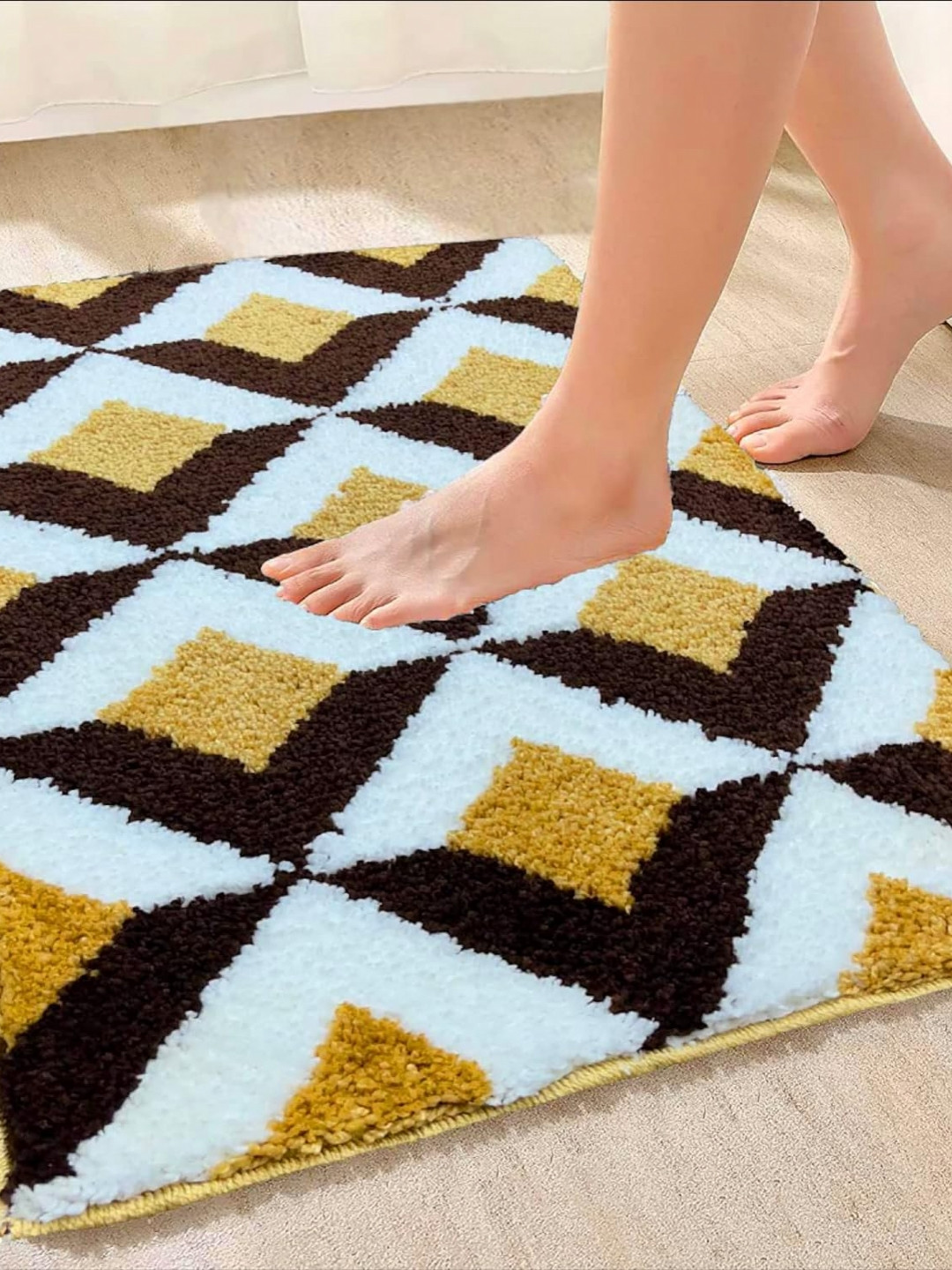 ROSEATE Beige & White Floral Microfiber 2000 GSM Anti-Skid Bath Rug