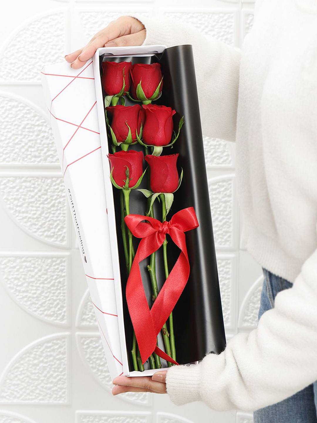 IGP 6-Red Roses Live Fresh Flowers In A Box