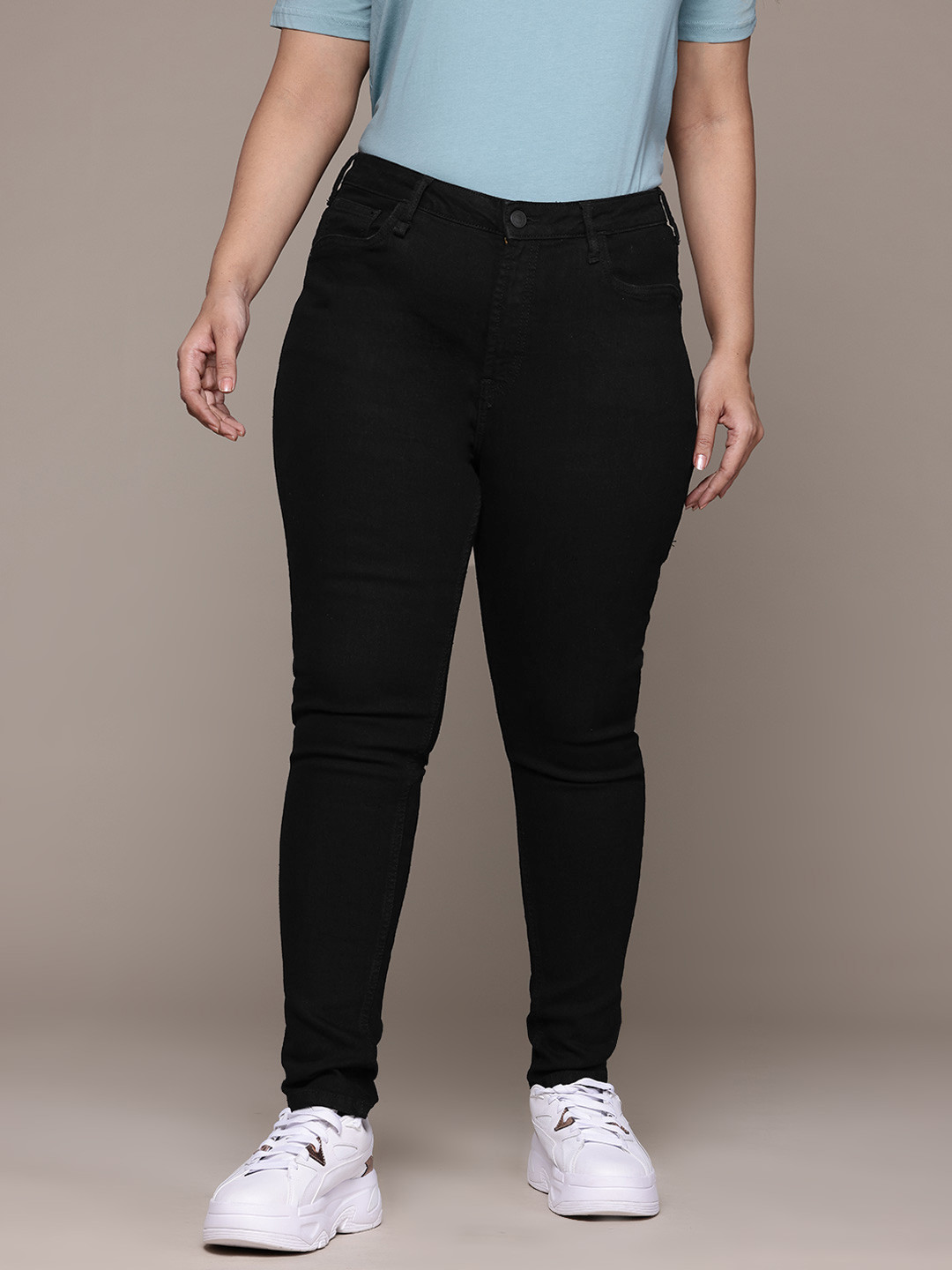 The Roadster Lifestyle Co. Women Oversized Skinny Fit Jeans