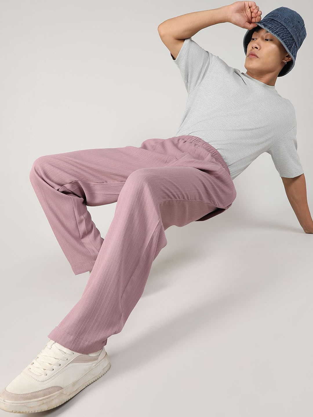 Campus Sutra Men Comfort Mid-Rise Easy Wash Joggers Trousers
