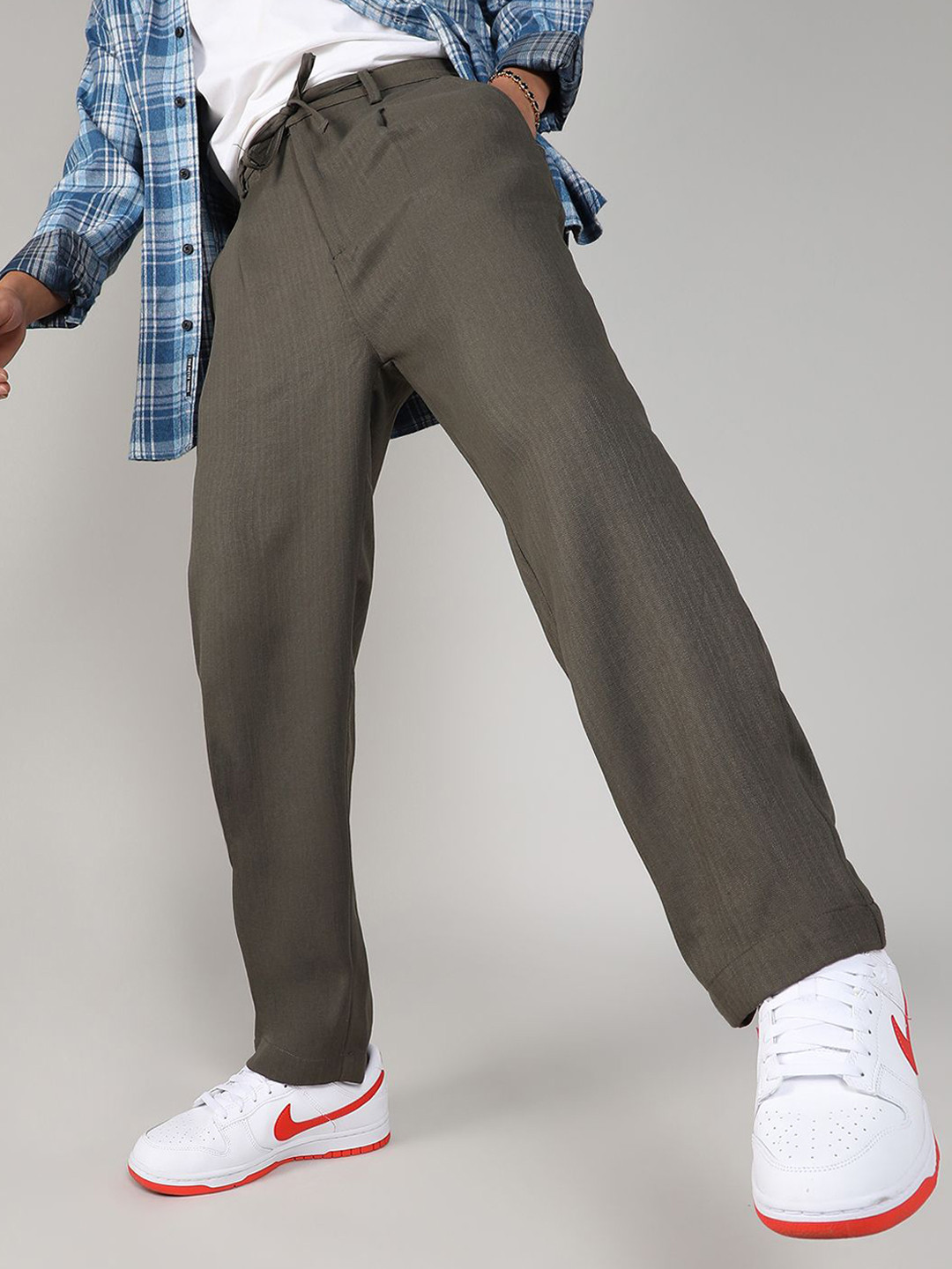 Campus Sutra Men Comfort Easy Wash Pleated Trouser