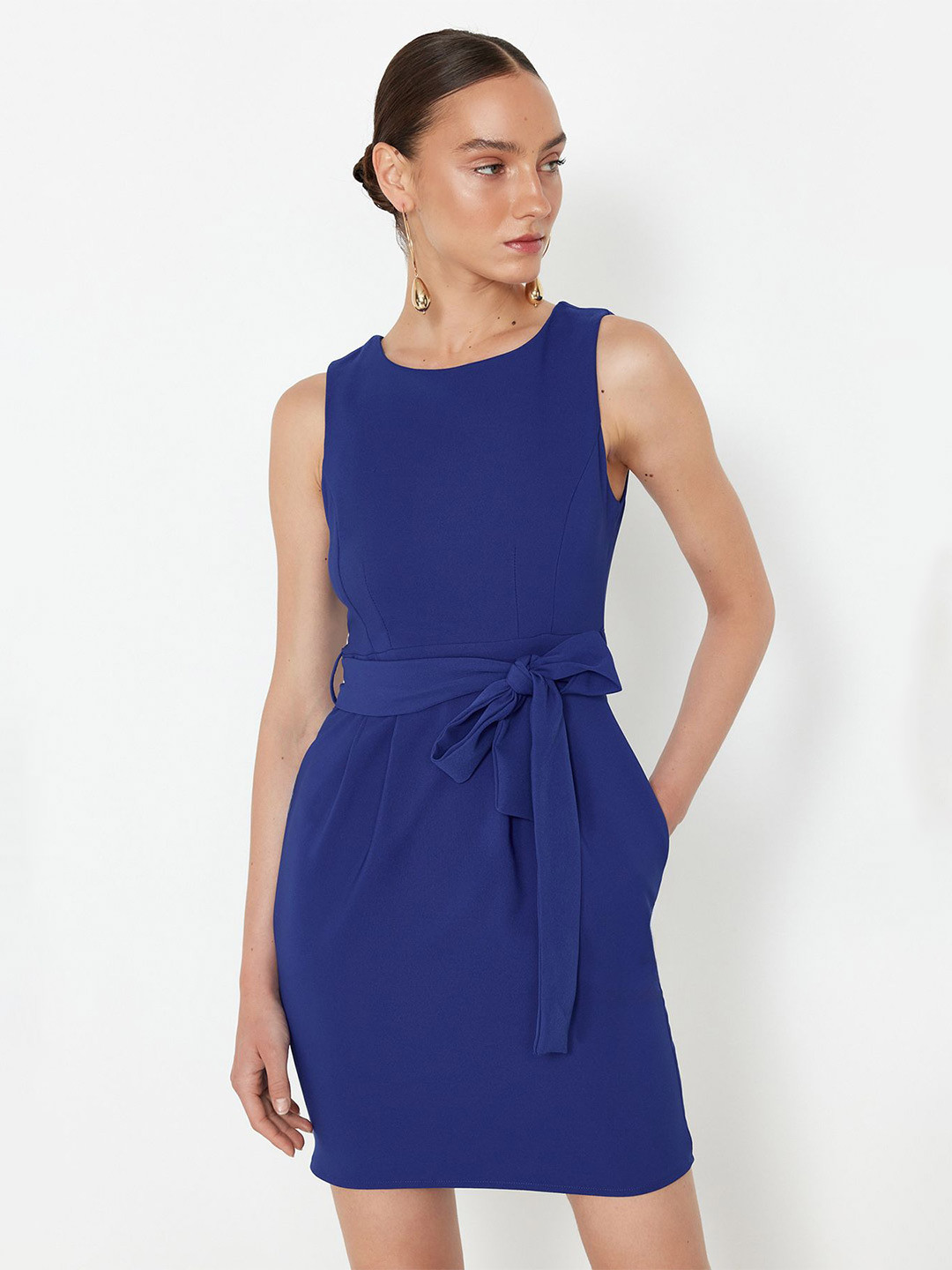 Trendyol Round Neck Sleeveless Waist Belt Pocket Detailing Sheath Dress