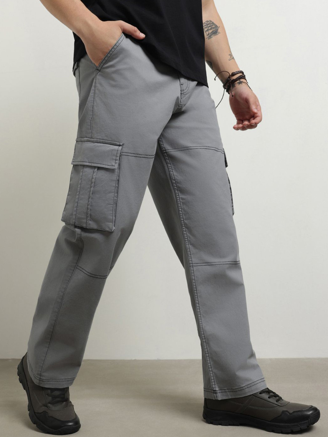 NOBERO Men Solid Straight Fit Cargo Pants