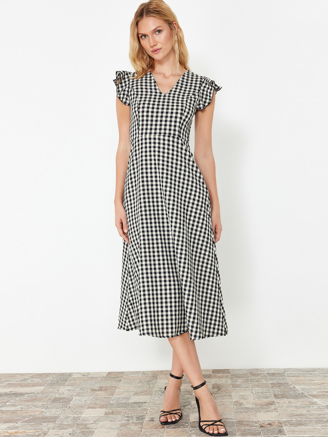Trendyol V-Neck Checked Flutter Sleeve A-Line Midi Dress