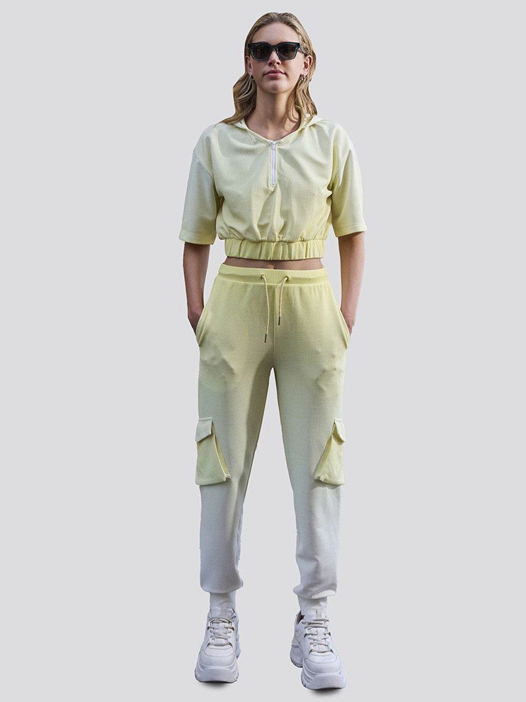 Muvazo Solid Hood Neck Top